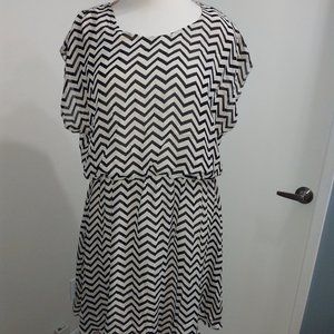 2X Chevron black and cream dress